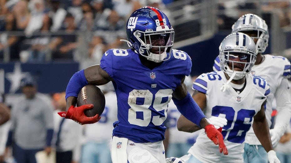 Giants&#39; Kadarius Toney throws punch in dust-up with Cowboys&#39; Damontae Kazee | Fox News