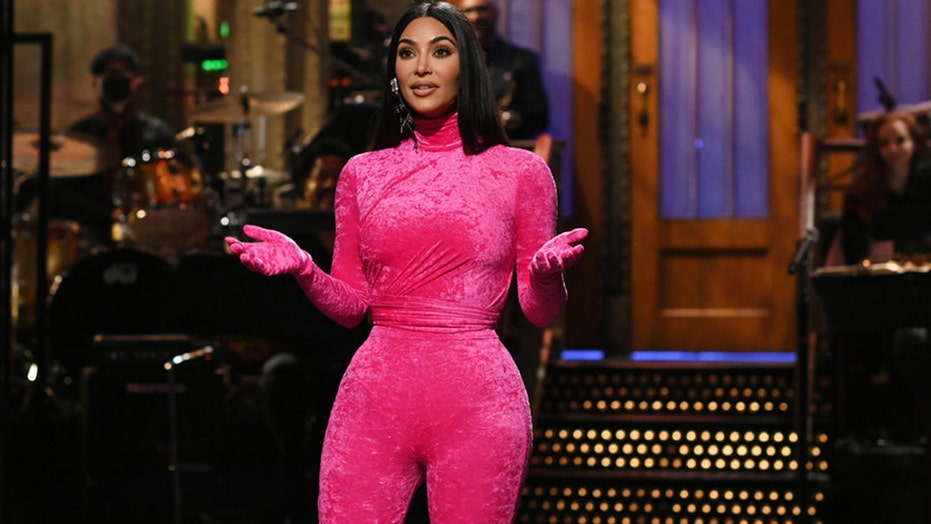'Saturday Night Live' puts Kim Kardashian's family, O.J. Simpson on trial in 'People's Kourt' sketch