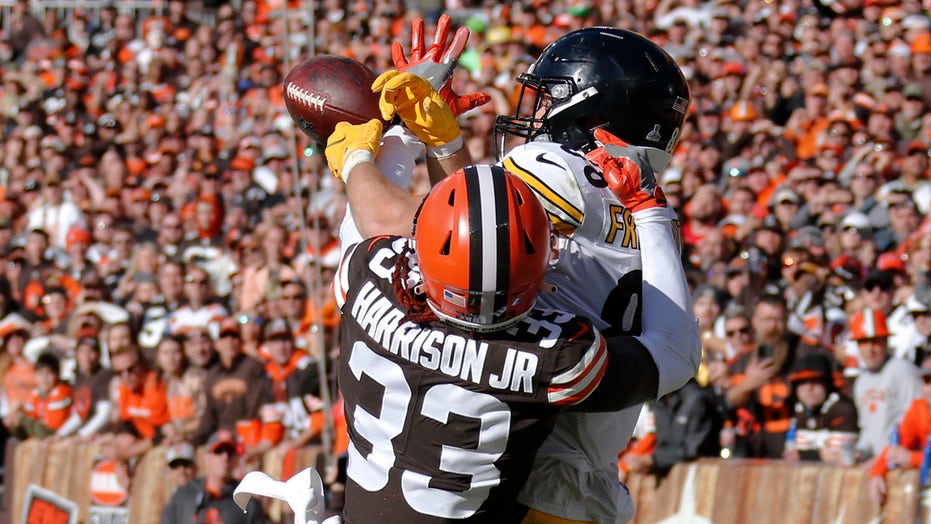 Steelers’ Pat Freiermuth makes incredible go-ahead TD grab, team holds on for win over Browns