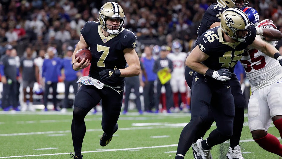 Saints, Taysom Hill agree to unique four-year contract extension: report