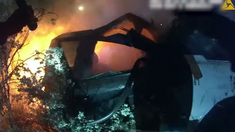 Texas police rescue unconscious driver from burning car ‘with only seconds left’: authorities