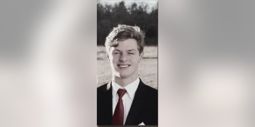 Texas homeowner fatally shoots man with medical condition who wandered onto porch in middle of night - Vimarsana News
