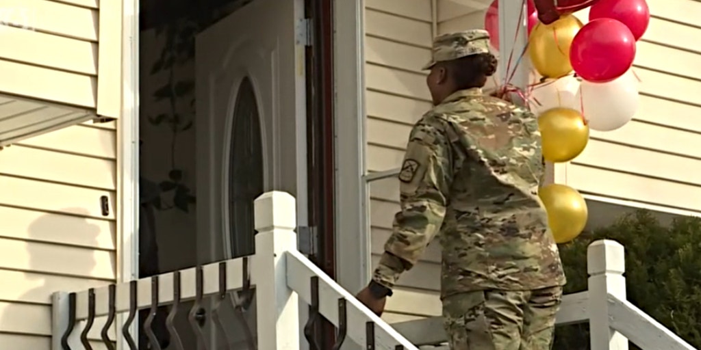 Army soldier stationed in Kuwait surprises family in Connecticut on Thanksgiving - Vimarsana News