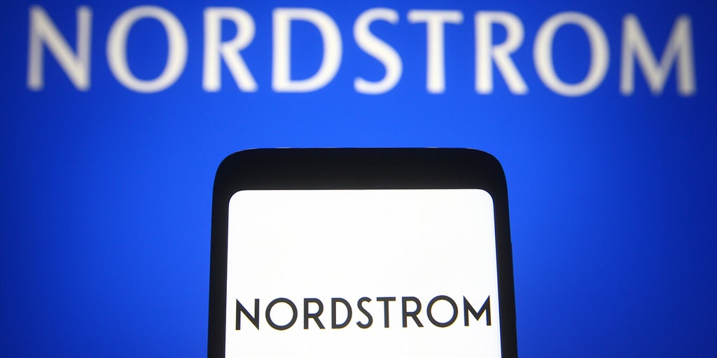 Los Angeles Nordstrom robbed for handbags, security guard
assaulted: reports