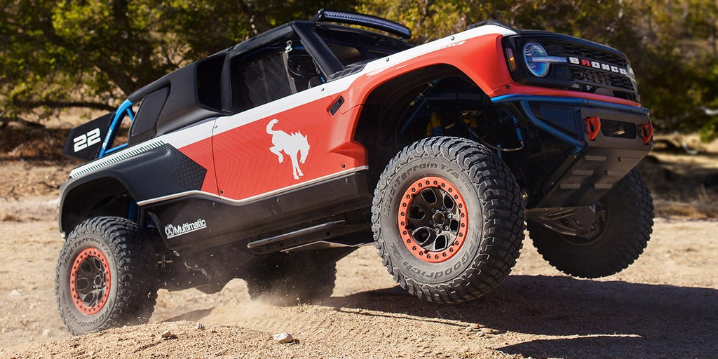 $250,0000 Ford Bronco DR debuts in the desert with V8 power - Vimarsana News