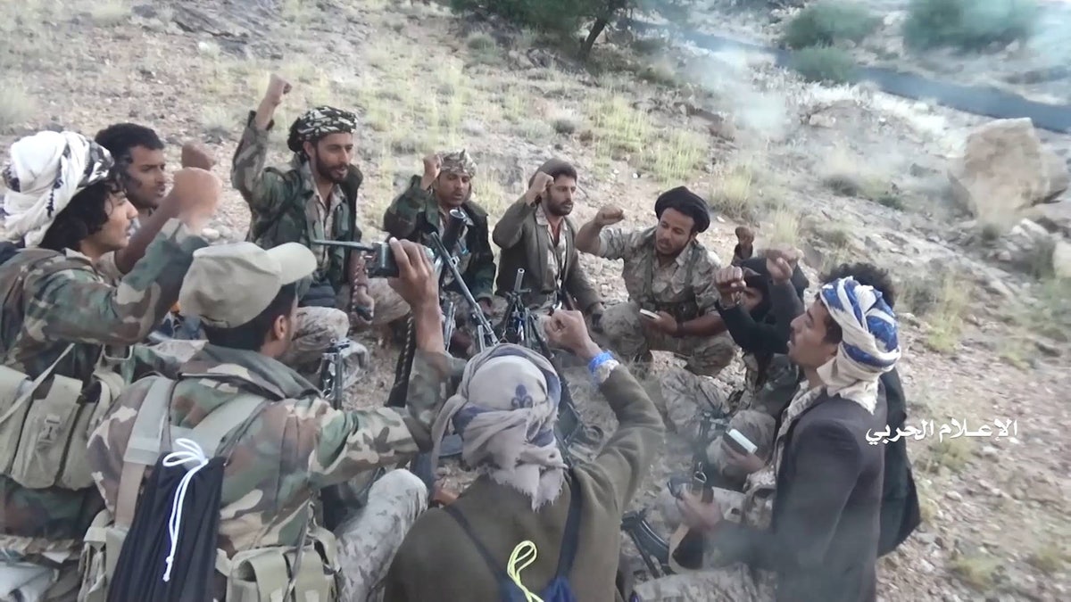 Houthi fighters meeting