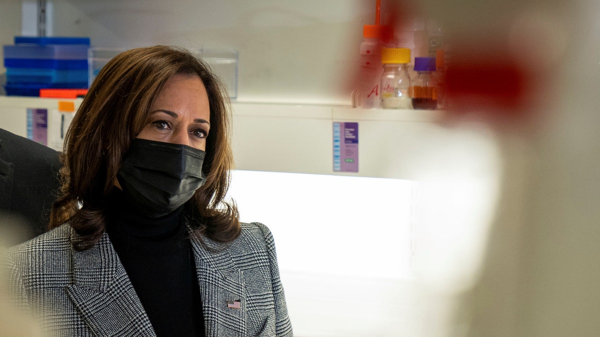 Vice President Kamala Harris tours the Institut Pasteur in Paris, France on Tuesday, November 9, 2021. Sarahbeth Maney/Pool via REUTERS