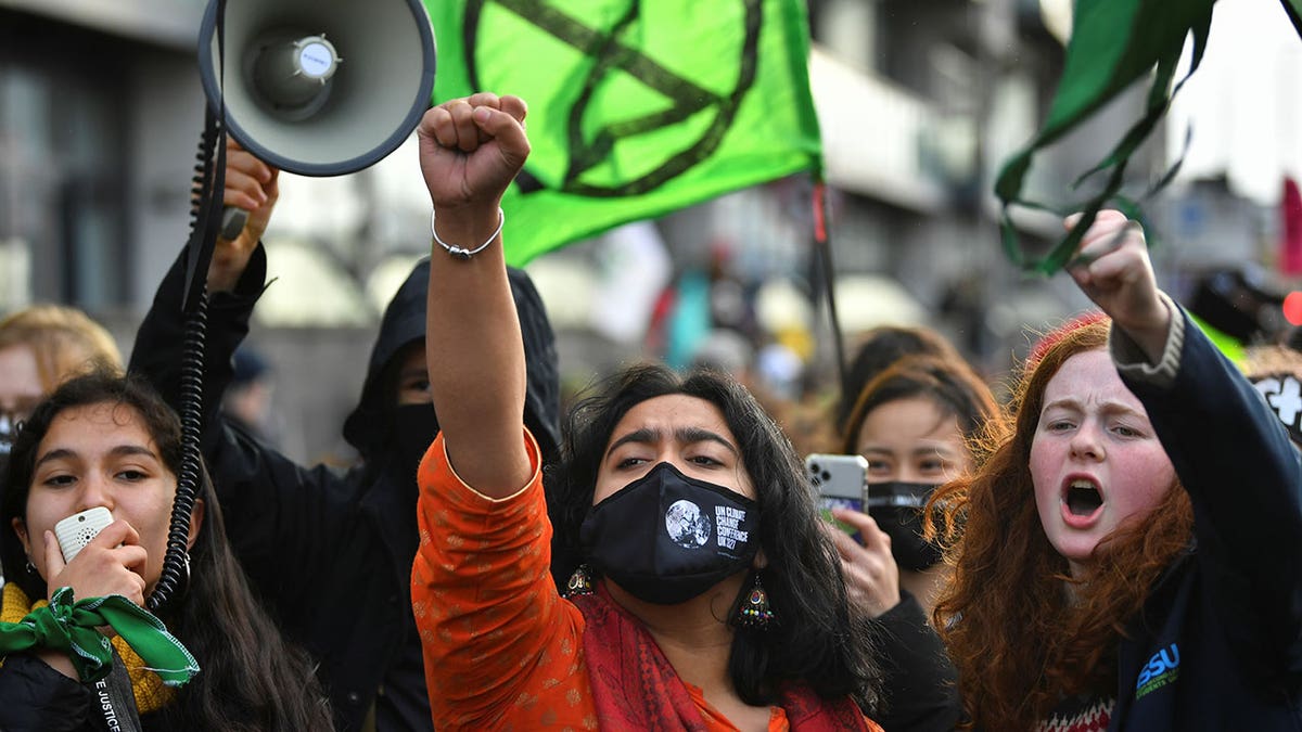 CLIMATE-PROTESTERS-GLASOW-CLIMATE-SUMMIT