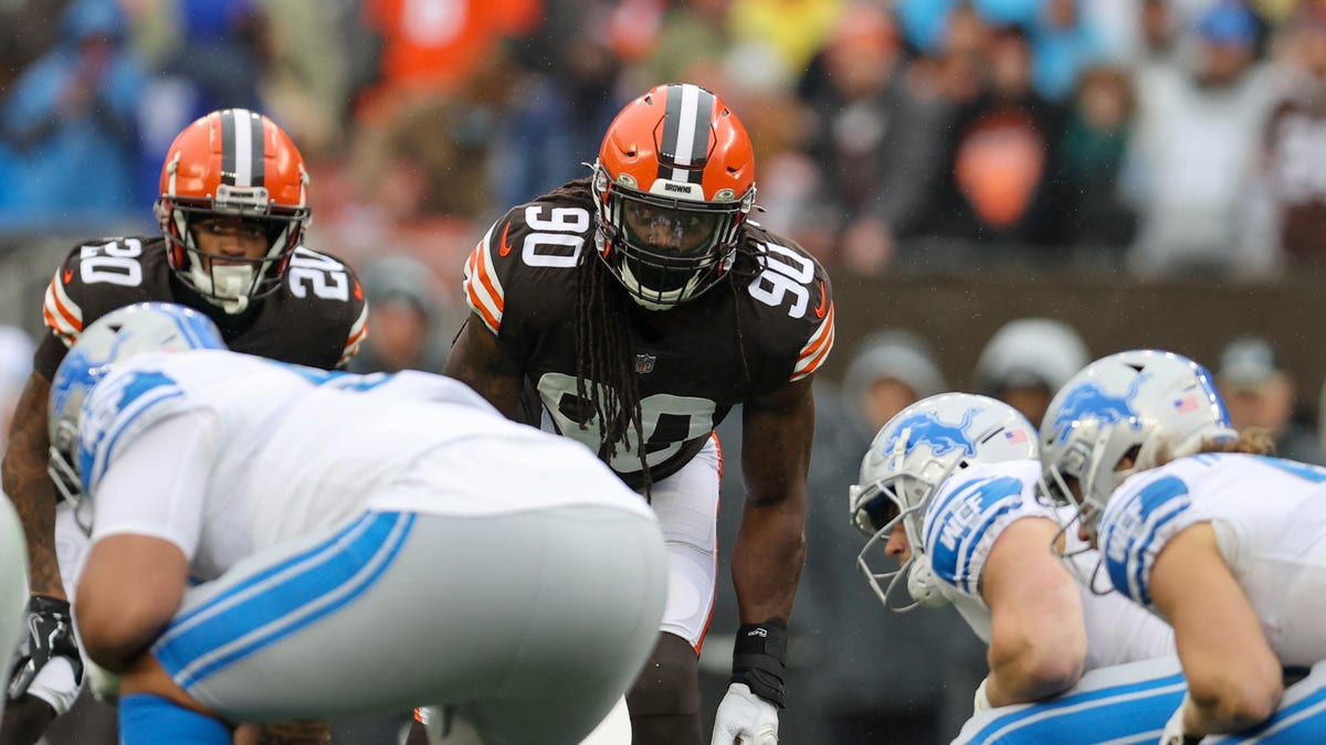 Cleveland Browns defensive end Jadeveon Clowney (90) at the line of scrimmage during the first quarter of the National Football League game between the Detroit Lions and Cleveland Browns on November 21, 2021, at FirstEnergy Stadium in Cleveland, OH.
