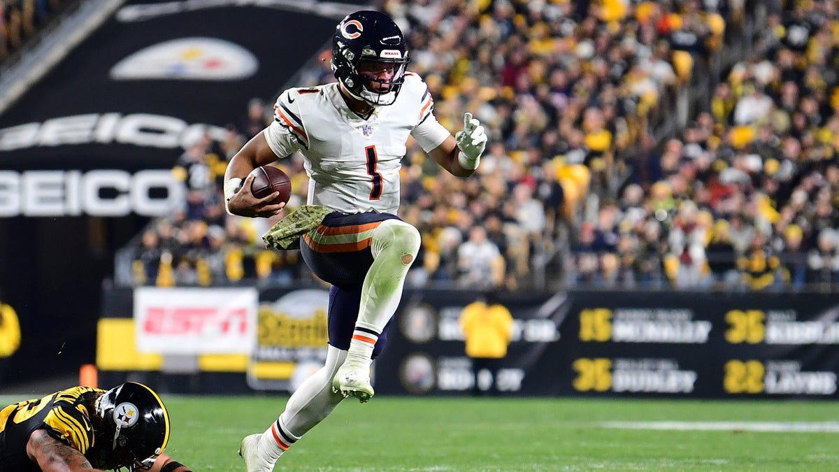 Boswell's late field goal lifts Steelers past Bears 29-27