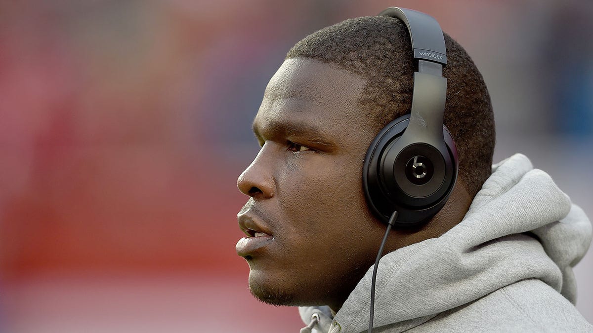 SANTA CLARA, CA - DECEMBER 20:  Frank Gore #21 of the San Francisco 49ers with his Beats headphones on warms up prior to playing the San Diego Chargers at Levi's Stadium on December 20, 2014 in Santa Clara, California.