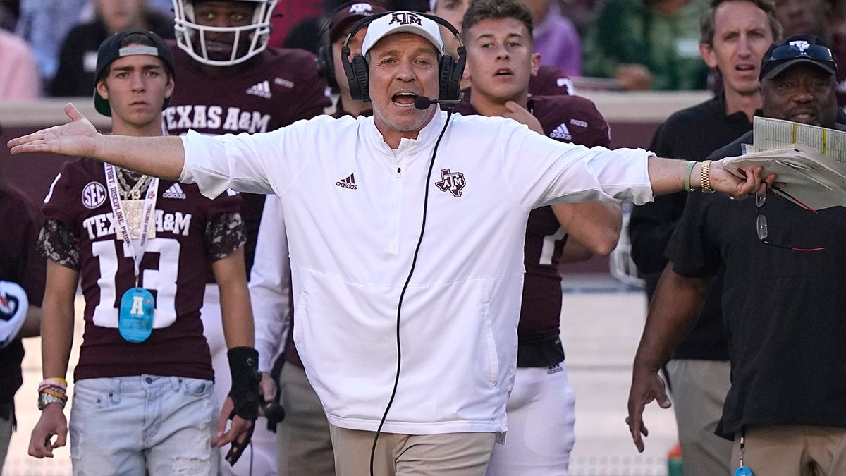 Jimbo Fisher coaches Texas A&M