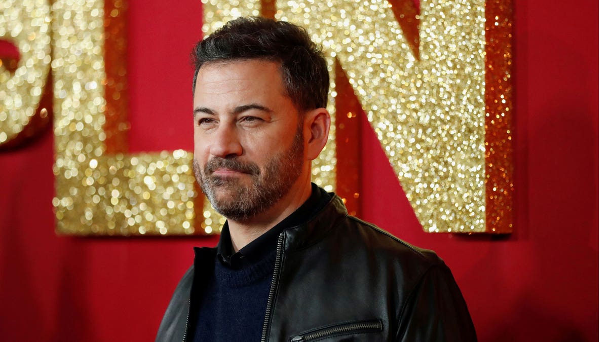 Jimmy-Kimmel-Posing-at-a-premiere-for-the-movie-Dumplin'-Los-Angeles