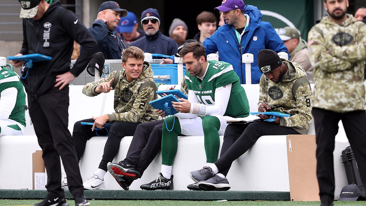 Flacco and Wilson on the sidelines