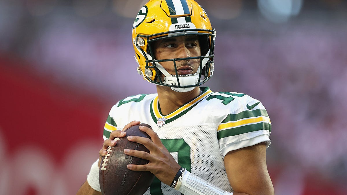 Jordan Love warms up before the Packers' game against the Arizona Cardinals at State Farm Stadium on Oct. 28, 2021, in Glendale, Arizona.