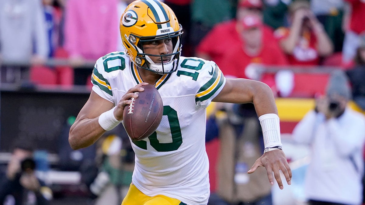 Green Bay Packers quarterback Jordan Love drops back to pass during the first half of a game against the Kansas City Chiefs Sunday, Nov. 7, 2021, in Kansas City, Mo.
