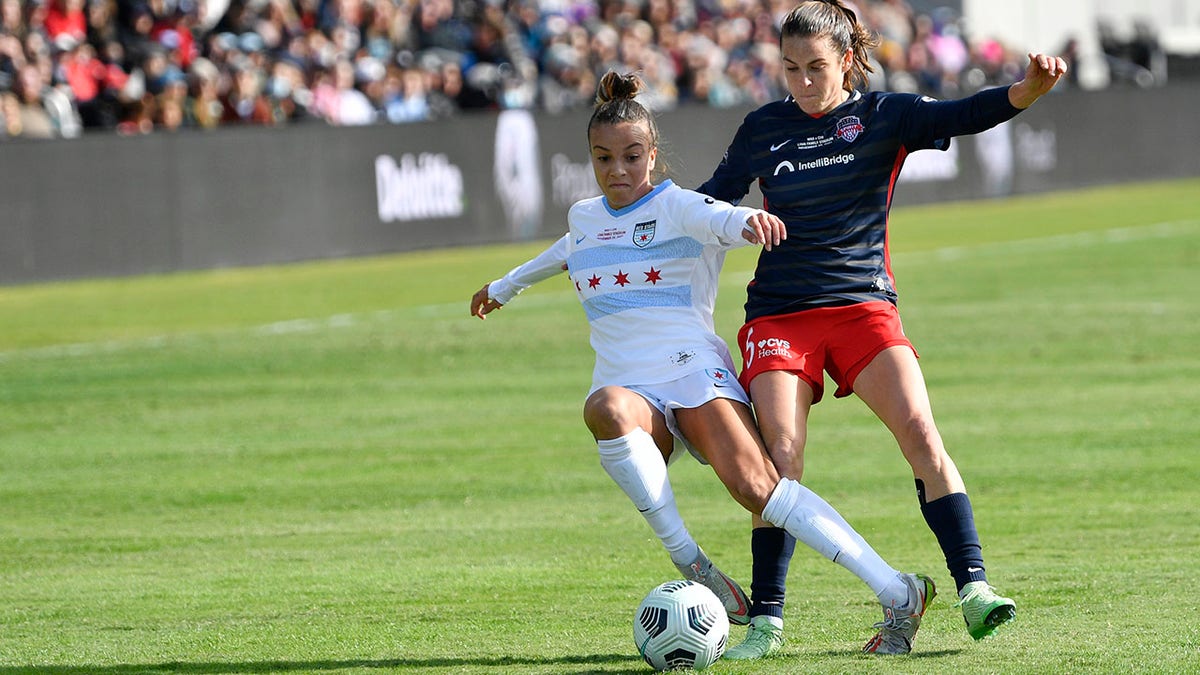 Washington Spirit defender Kelley O'Hara (5) battles Chicago Red Stars forward Mallory Pugh (9) for the ball during the NWSL Championship match at Lynn Family Stadium Nov 20, 2021, in Louisville, Ky. 