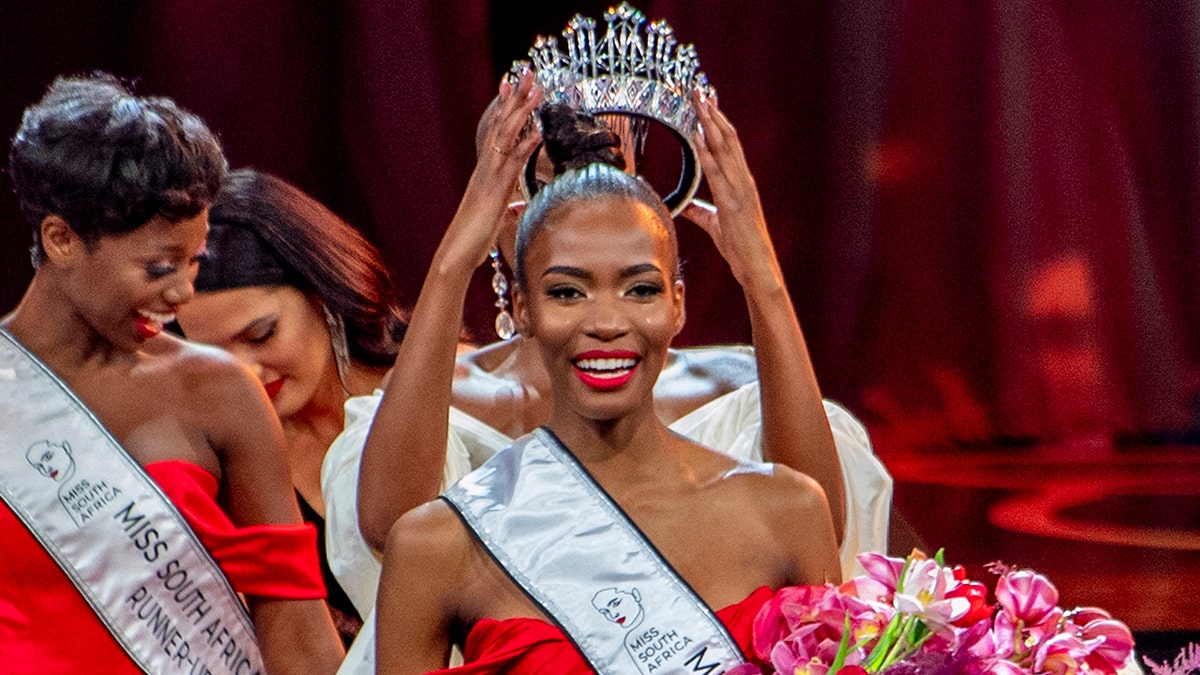 Lalela Mswane is crowned Miss South Africa in Cape Town, Saturday, Oct. 16, 2021.
