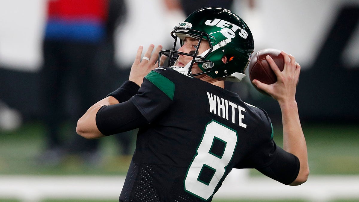 Mike White nearly flawless, Jets hammer Bears - CBS New York