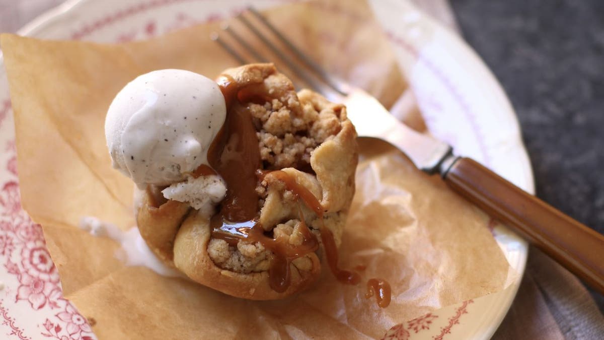 Mini apple pies with vanilla ice cream for Thanksgiving