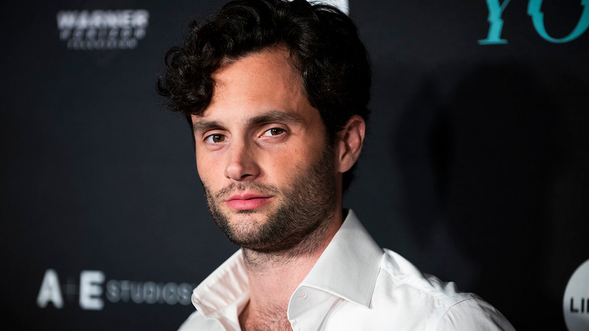 You star Penn Badgley
