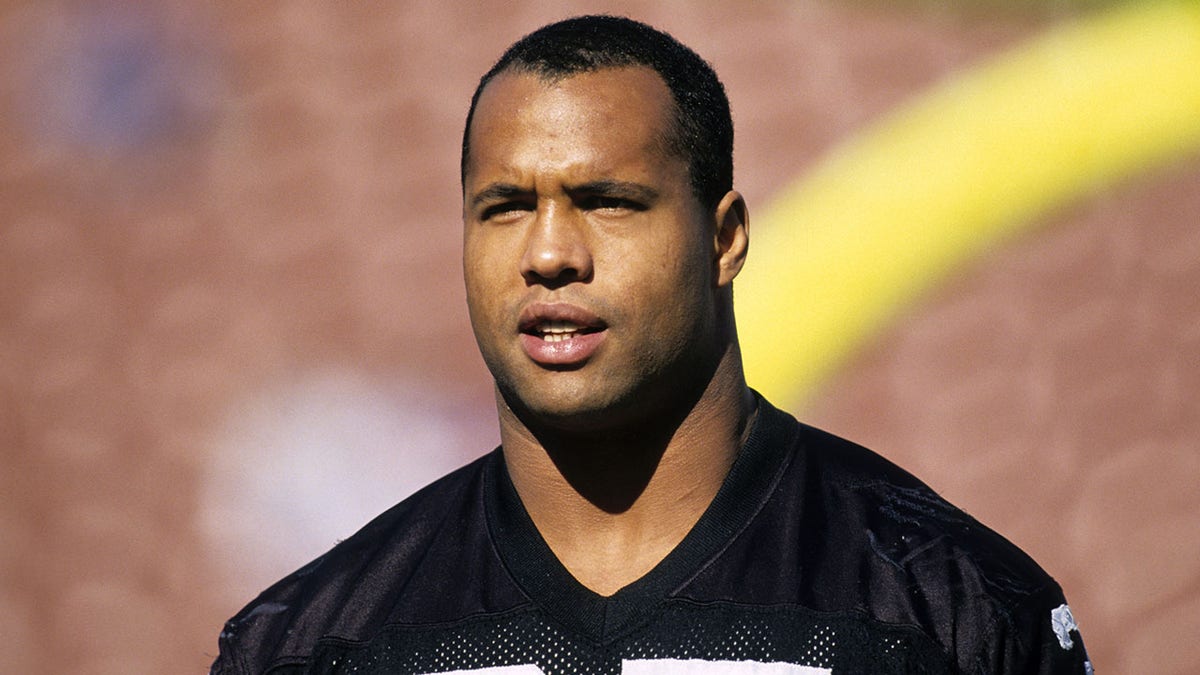 Running back Steve Smith before the Raiders' 20-10 victory over the Cincinnati Bengals in the 1990 AFC Divisional Playoff Game on Jan. 13, 1991, at the Los Angeles Memorial Coliseum.