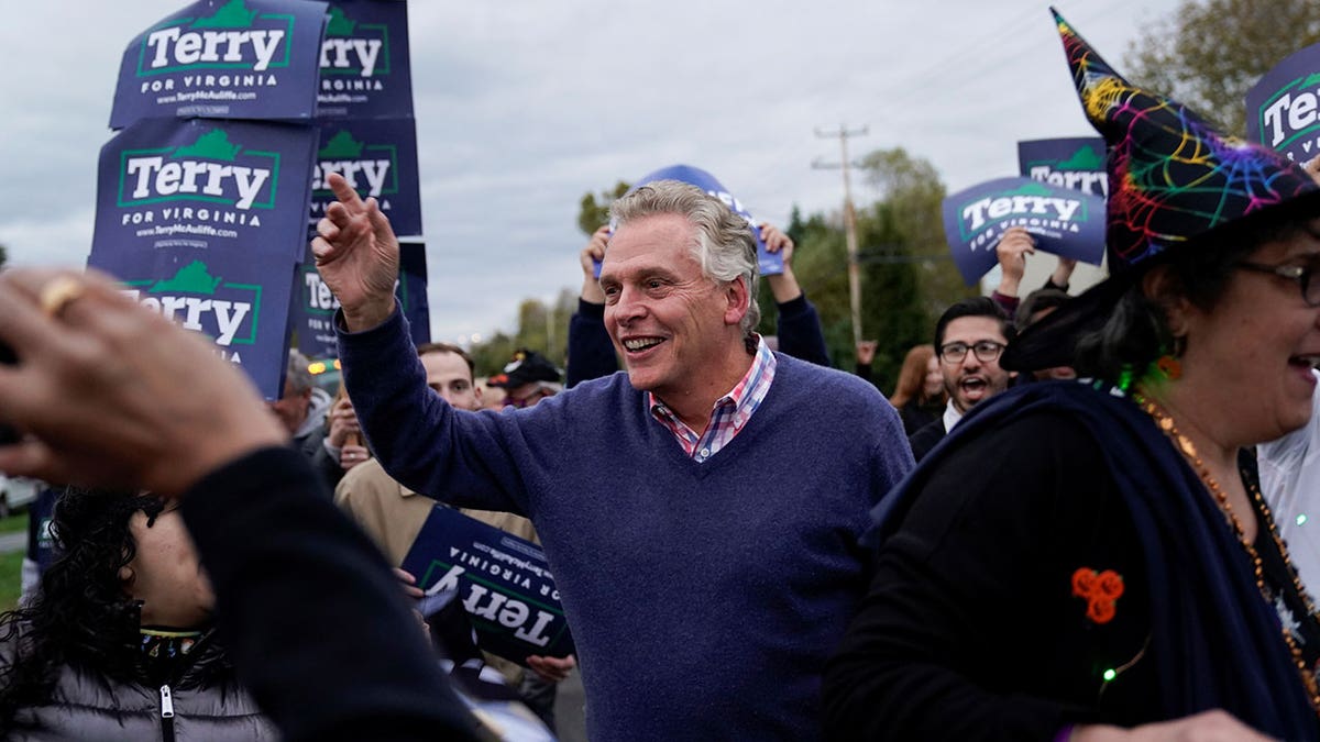 TERRY-MCAULIFFE-CAMPAIGN-LEESBURG