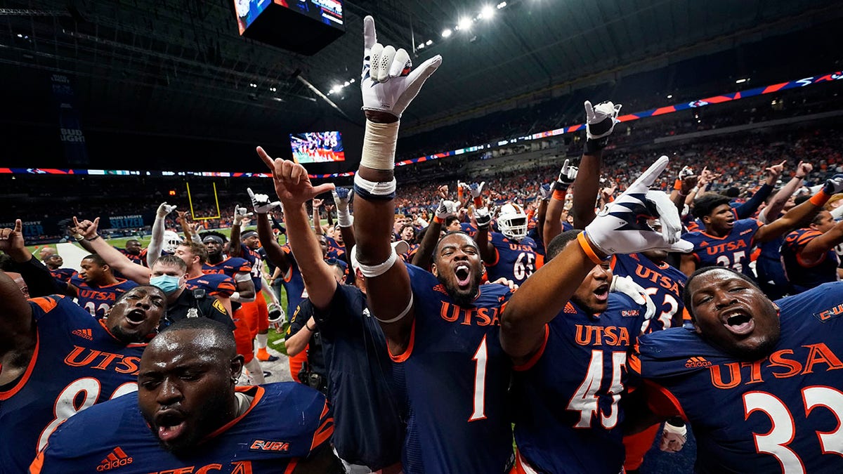 UTSA players celebrate their win over UAB Saturday, Nov. 20, 2021, in San Antonio.?