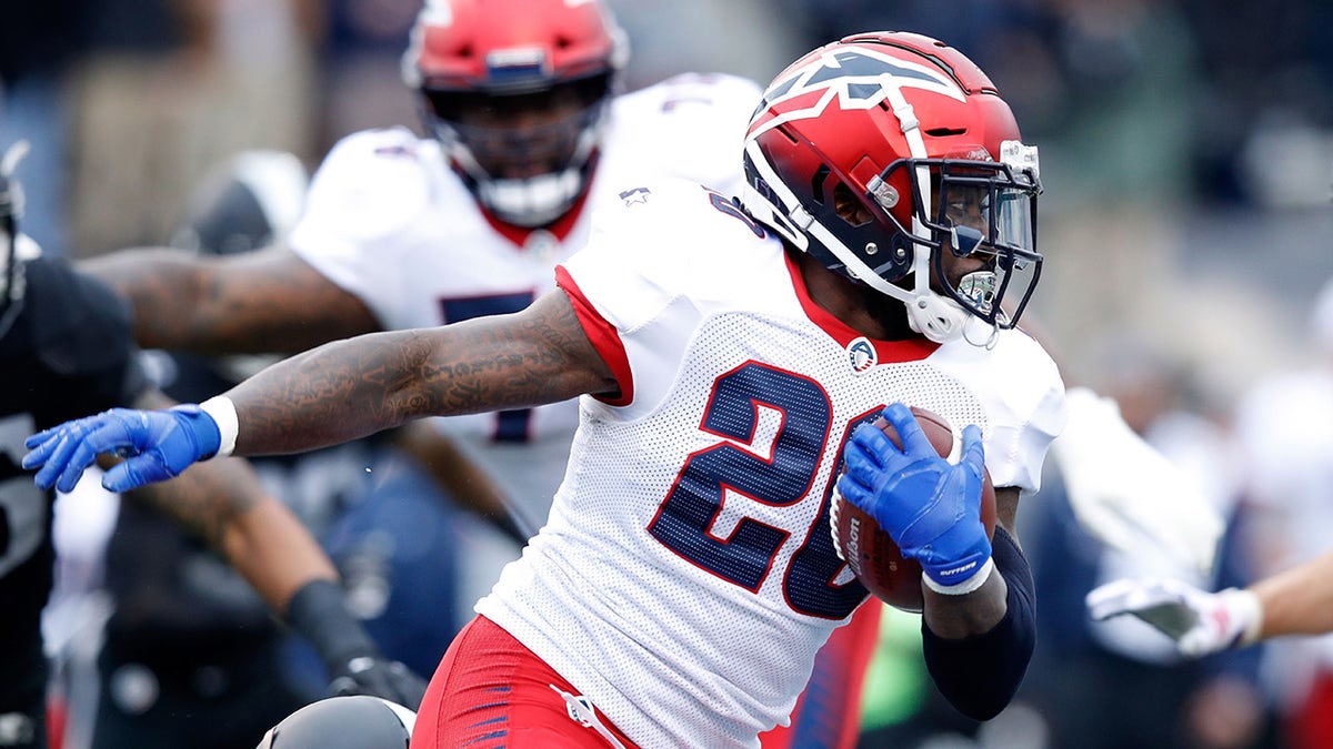 BIRMINGHAM, ALABAMA - FEBRUARY 10: Zac Stacy #20 of Memphis Express runs for yards during an Alliance of American Football game against the Birmingham Iron at Legion Field on February 10, 2019 in Birmingham, Alabama.