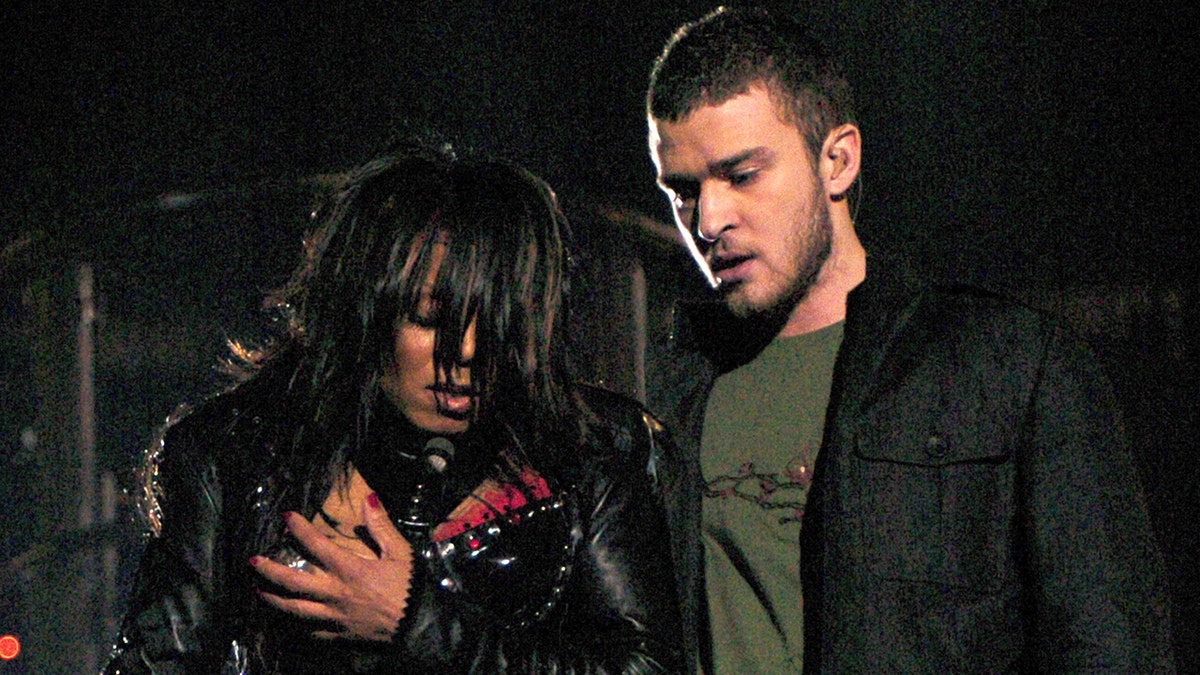 Justin Timberlake Planned Janet Jackson's Super Bowl 'Wardrobe Malfunction'  To One-Up Britney Spears