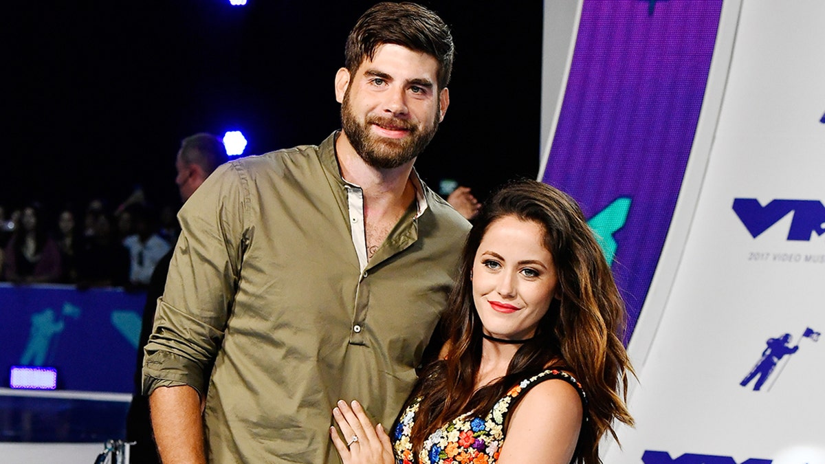 David Eason (L) and Jenelle Evans attend the 2017 MTV Video Music Awards at The Forum on August 27, 2017 in Inglewood, California.  