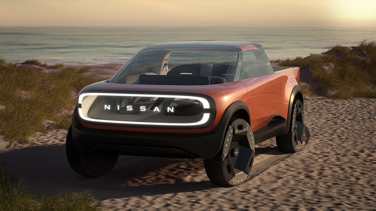 The Nissan Surf-Out electric pickup has a transparent front end.