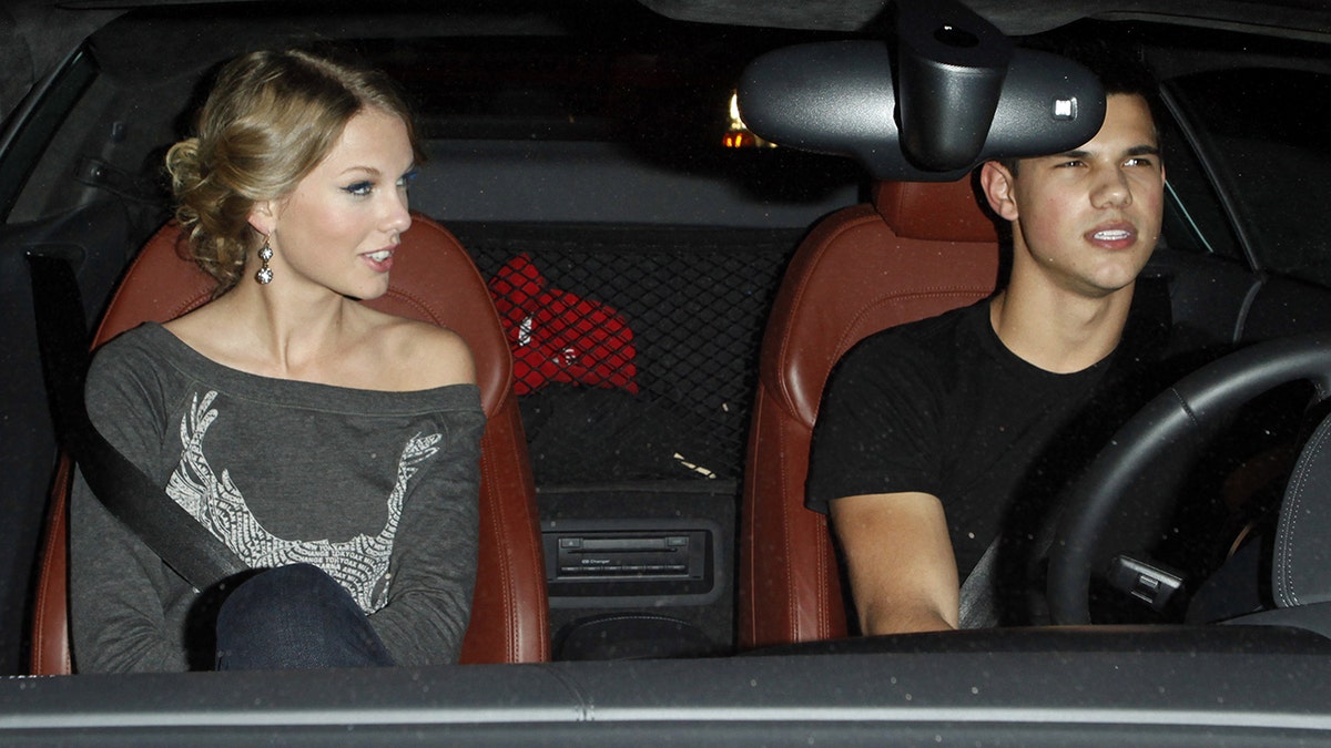 Swift and "Twilight’" star Taylor Lautner dated in fall 2009. 