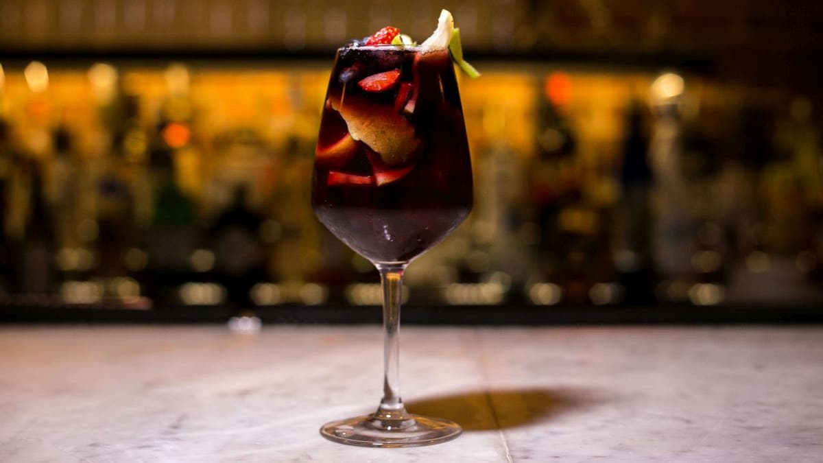 Who's Jac W.? shares its Manischewitz Red Sangria recipe with Fox News ahead of Hanukkah celebrations.