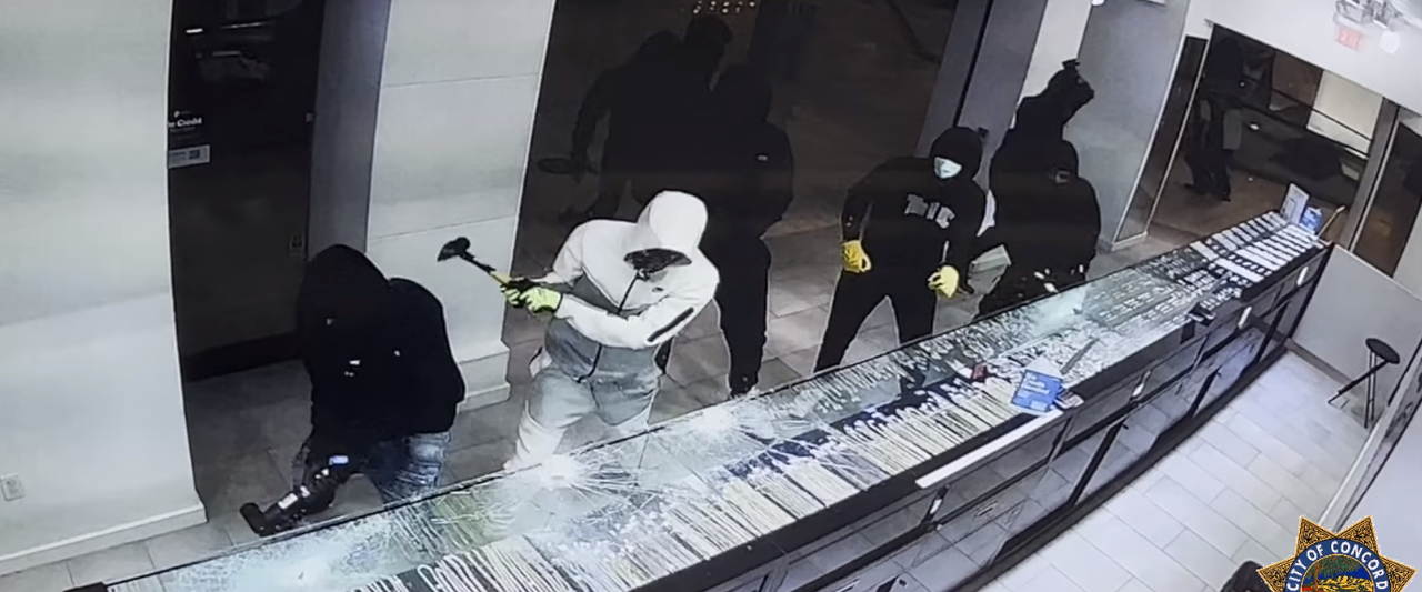 Thieves storm Home Depot store, take hammers, crowbars as police fear more ‘smash & grab’ crimes