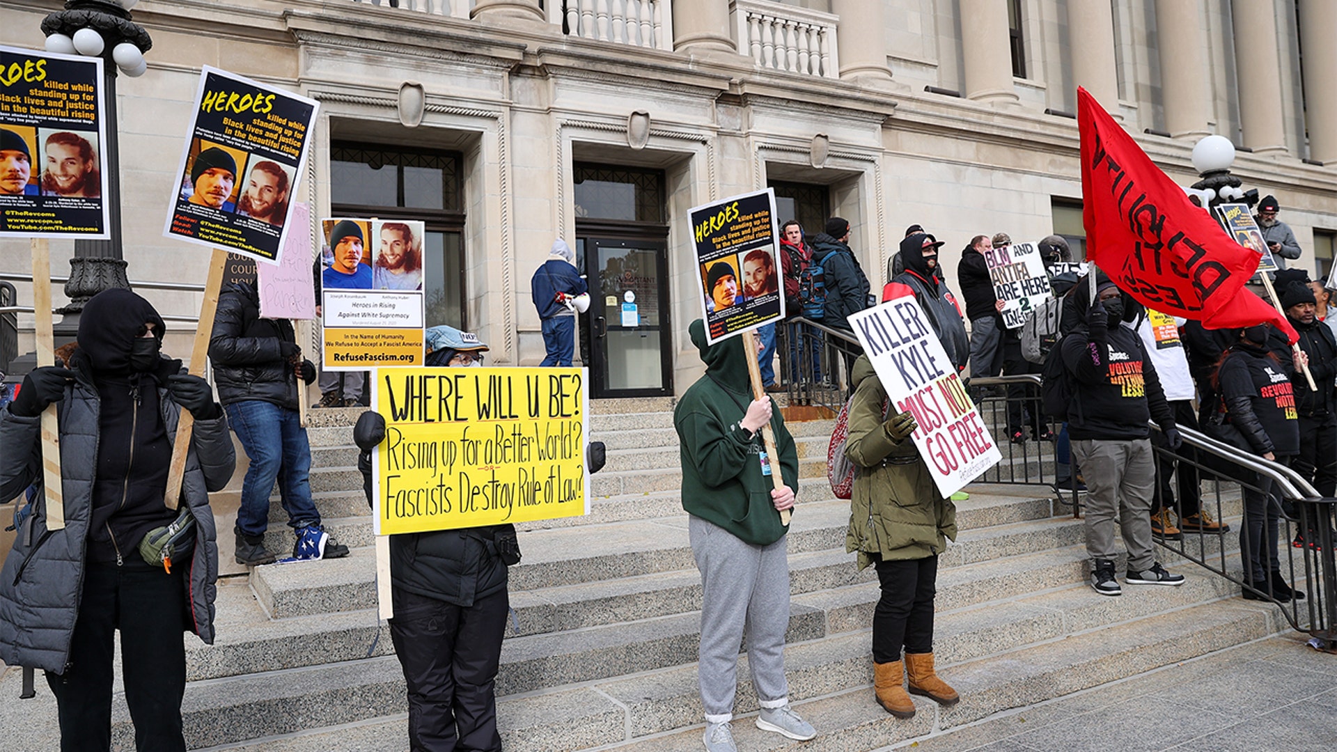 Rittenhouse jury deliberations: Photos show protesters outside Kenosha ...