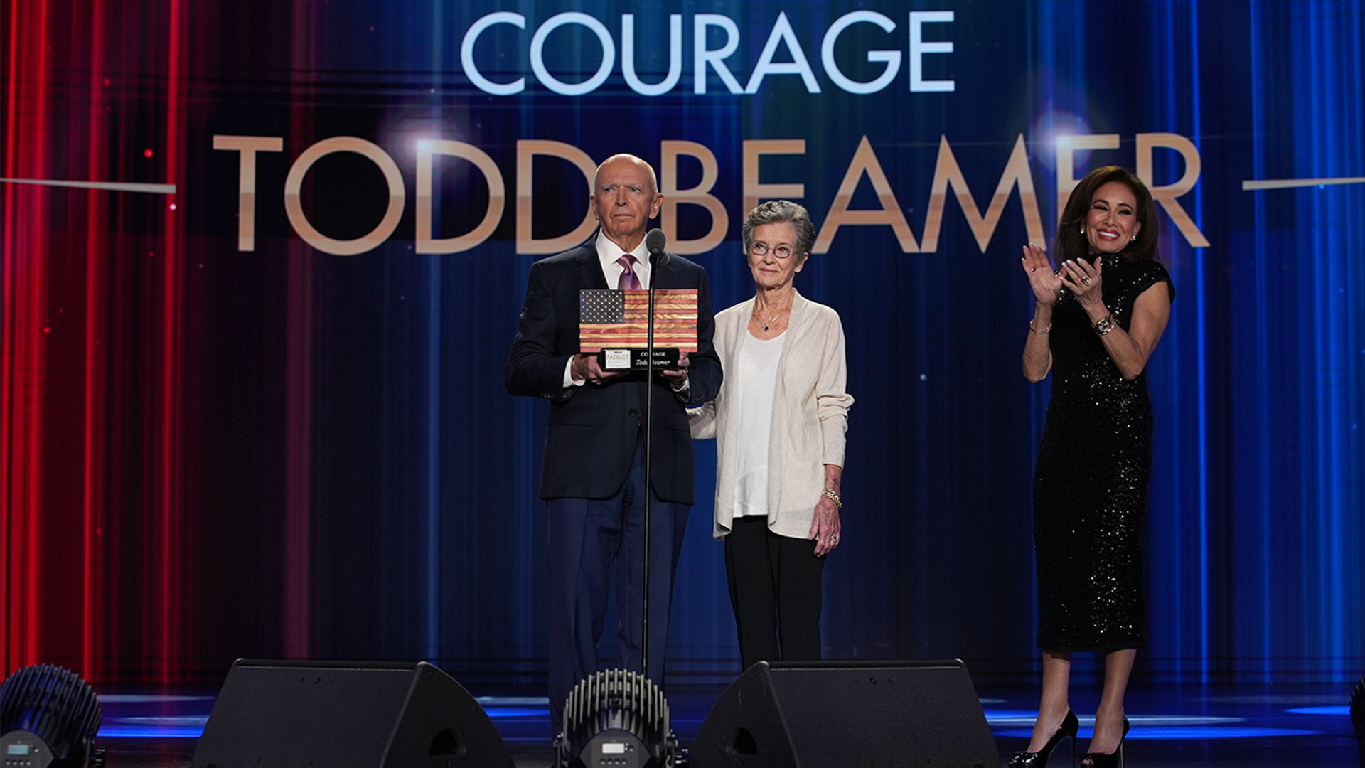 Parents of the late Todd Beamer accept the ‘Courage Award’ on his behalf