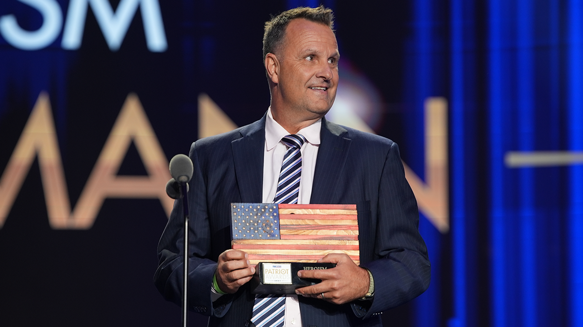 Lt. Col. Scott Mann receives Fox Nation Patriot Awards' ‘Heroism’ award