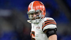 Kareem Hunt's father rips Baker Mayfield in latest Browns drama: 'He's scared to throw the ball'