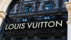 Army of masked robbers enter Louis Vuitton, steal over $104K of merchandise in minutes