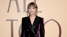 Taylor Swift sings rumored Jake Gyllenhaal breakup song ‘All Too Well’ on ‘SNL’