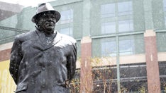 Aaron Rodgers, Russell Wilson return to field with snowy conditions in Green Bay