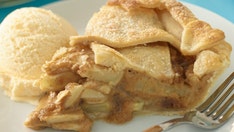 Add this peanut butter apple pie to your Thanksgiving pie lineup