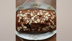 Pumpkin bread with dark chocolate chips and almonds: Try the recipe