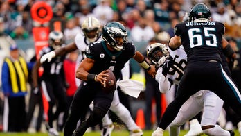 Jalen Hurts runs for 3 scores, Eagles beat Saints 40-29