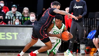 No. 12 Houston dominates Oregon 78-49 at Maui Invitational