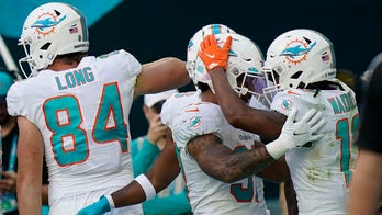 Dolphins win 4th straight, roll past Panthers 33-10
