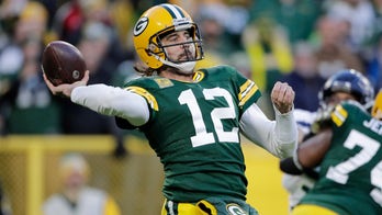 Packers blank Seahawks 17-0 as Rodgers, Wilson return