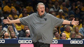 WVU beats Pittsburgh, Huggins ties Knight with 902 wins