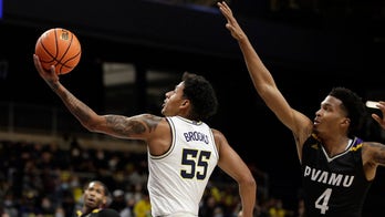 No. 6 Michigan rolls past Prairie View A&M 77-49